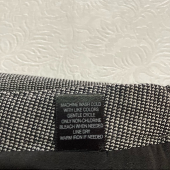 EXPRESS DESIGN STUDIO BLACK AND WHITE DRESS SKIRT SIZE 2 - Picture 7 of 12